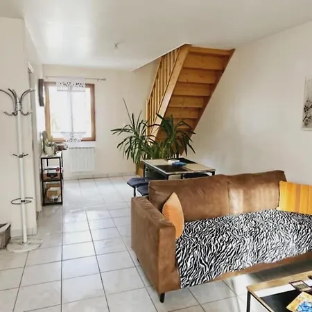 Appartement, Deux Chambres Bellegarde-du-Loiret Exterior photo
